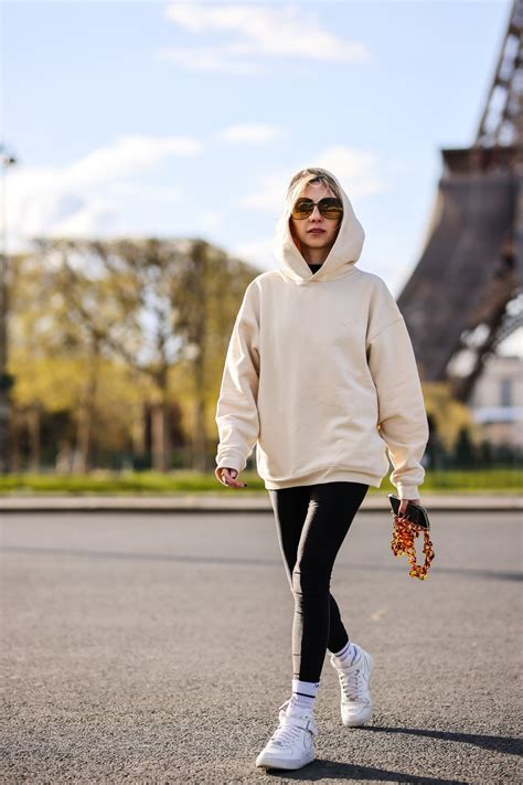 how to wear sock sneakers